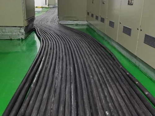 清镇如何根据理论计算公式计算温度对特定电压测量结果的影响？