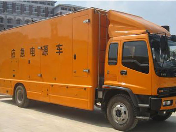 清镇冬季柴油发电机启动前，如何检查燃油系统中的积水？